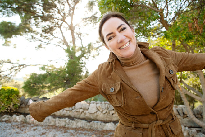 Close,up,portrait,of,an,attractive,and,healthy,mature,woman
